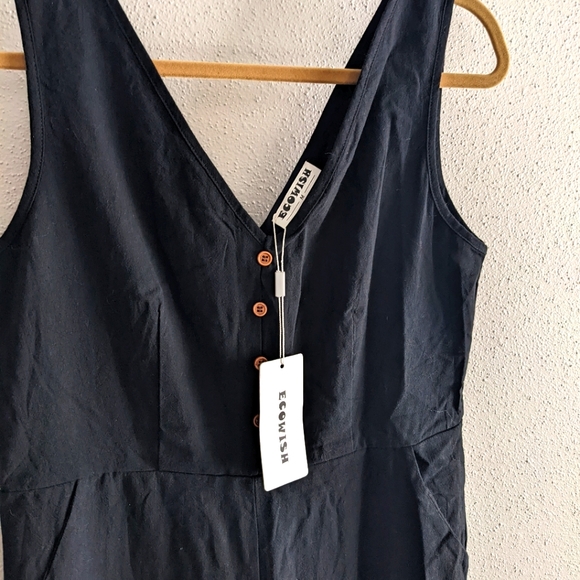 NWT black jumpsuit with pockets - Picture 5 of 5